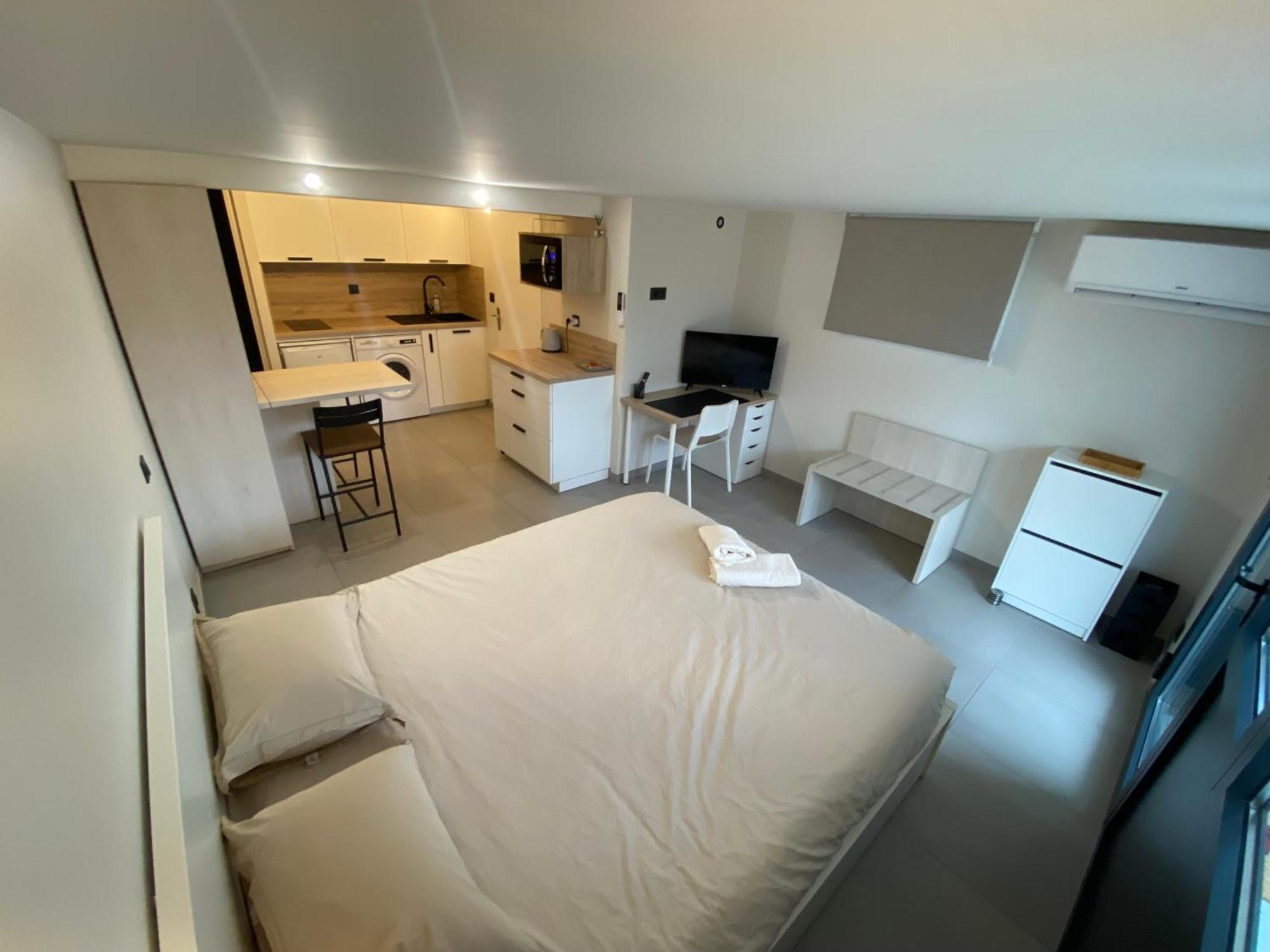 Studio Chez L'Habitant Avec Piscine Commune Grieges 外观 照片